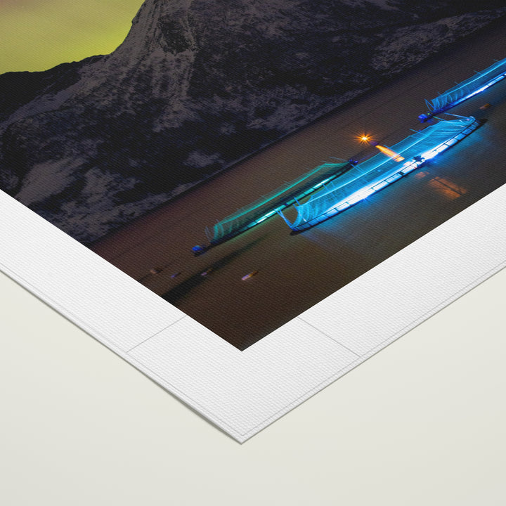 Рыбоводные загоны на острове Лундёйа с полярным сиянием I - Рулонный холст