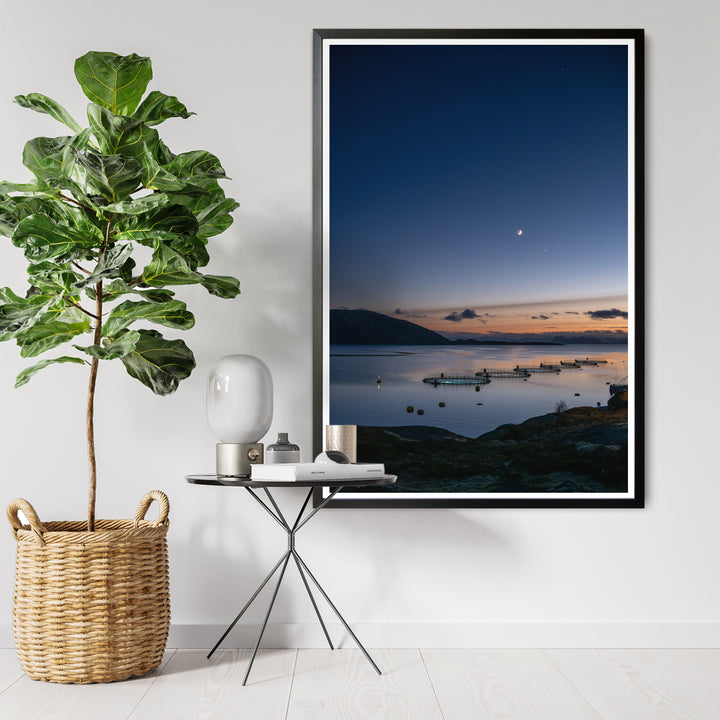 Sonnenuntergang über den Fischgehegen mit Halbmond I - Fotokunstdruck