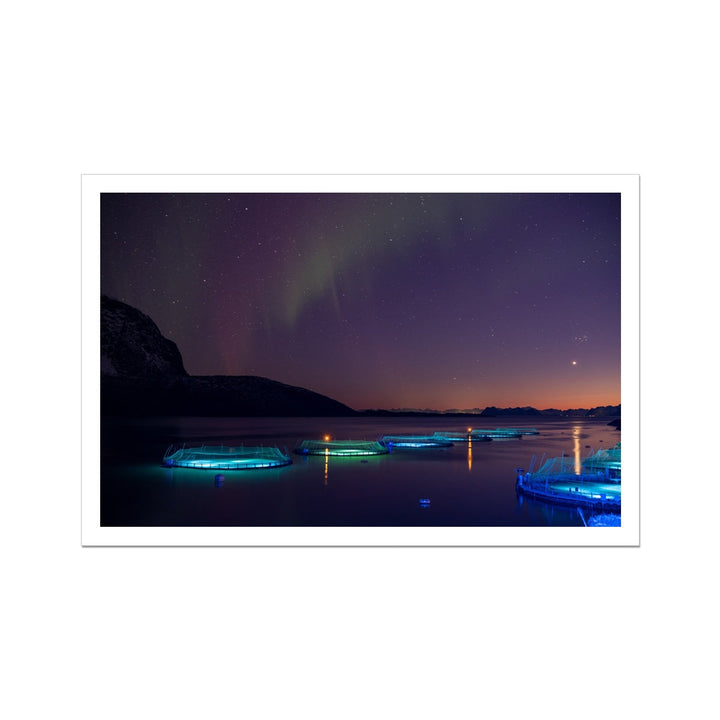 Fischgehege über Lundøya mit Aurora VI – gerollte Leinwand