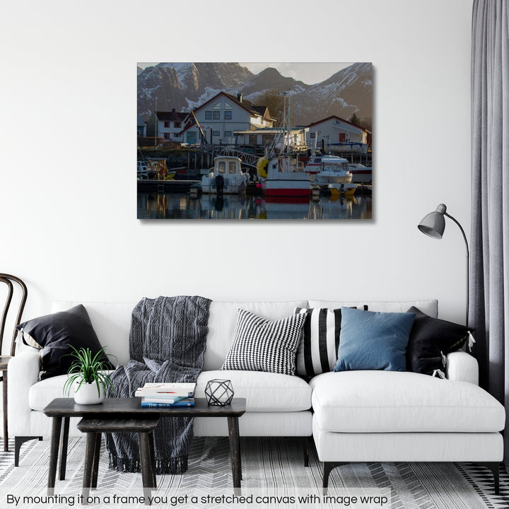 Der Hafen von Skutvik in der untergehenden Sonne – gerollte Leinwand