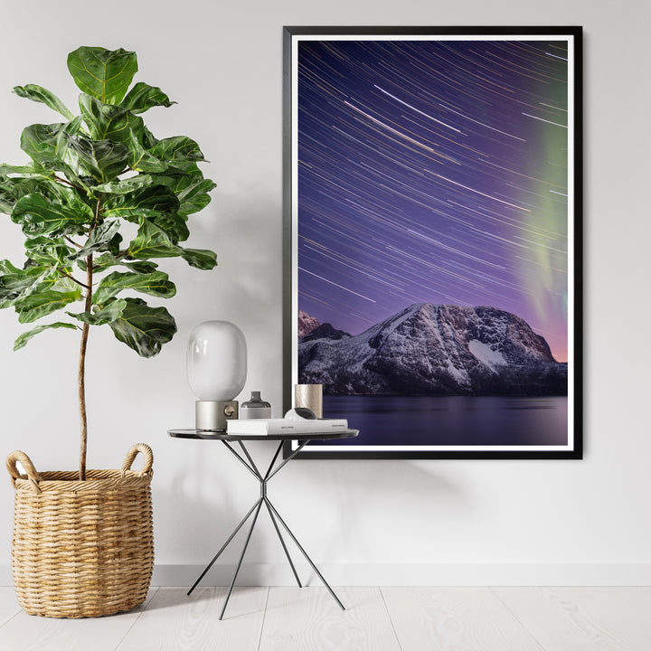 Звездные тропы и полярное сияние над Лундёйей - Hahnemühle Photo Rag Print