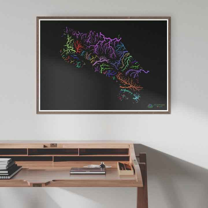 Costa Rica - Carte des bassins fluviaux, arc-en-ciel sur noir - Fine Art Print
