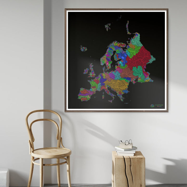 Europe - Carte des bassins fluviaux, arc-en-ciel sur noir - Fine Art Print