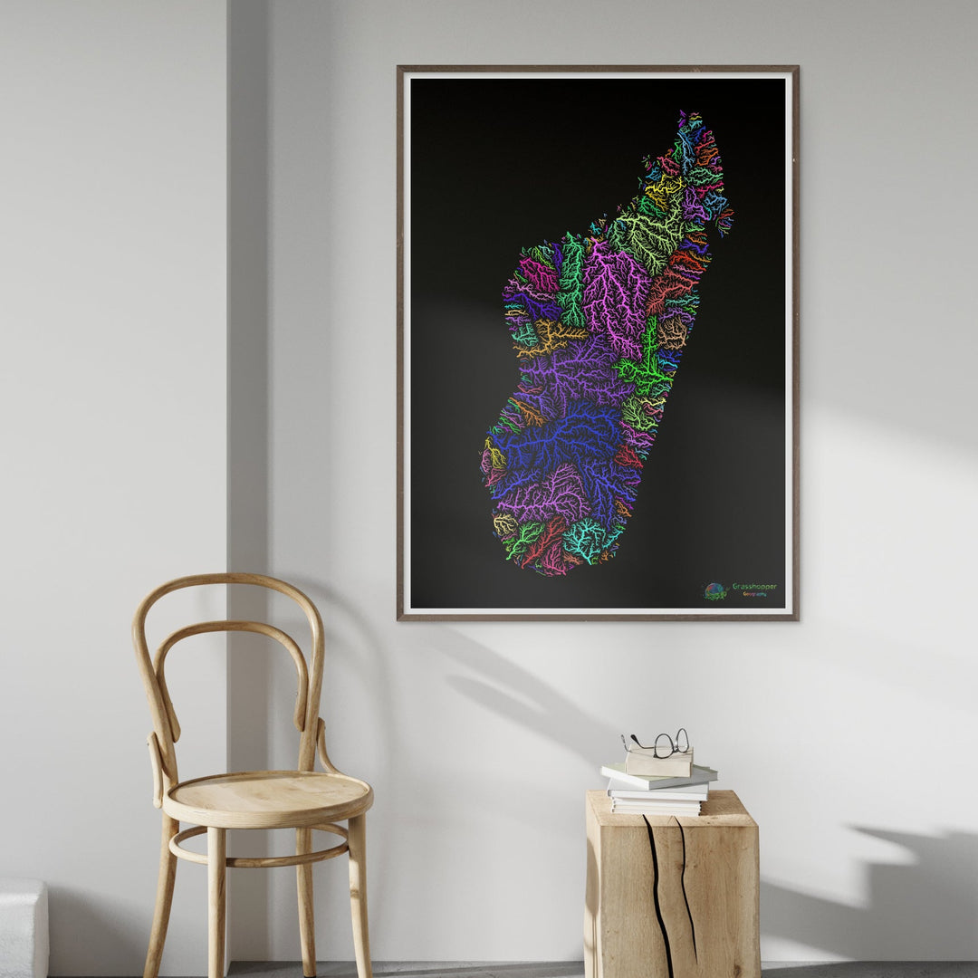 Madagascar - Mapa de la cuenca fluvial, arco iris sobre negro - Impresión de Bellas Artes