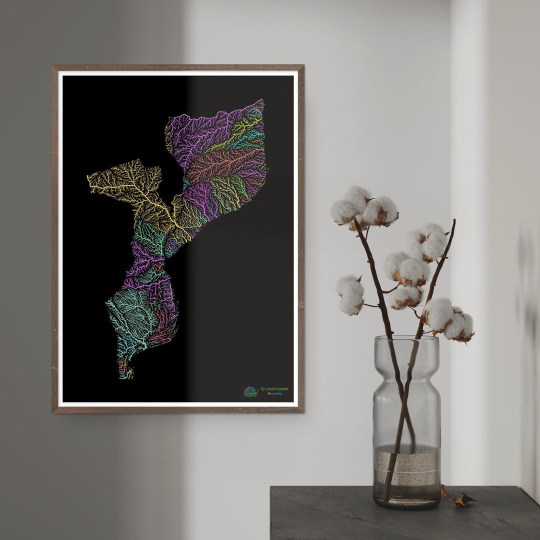 Mozambique - Carte des bassins fluviaux, pastel sur noir - Fine Art Print