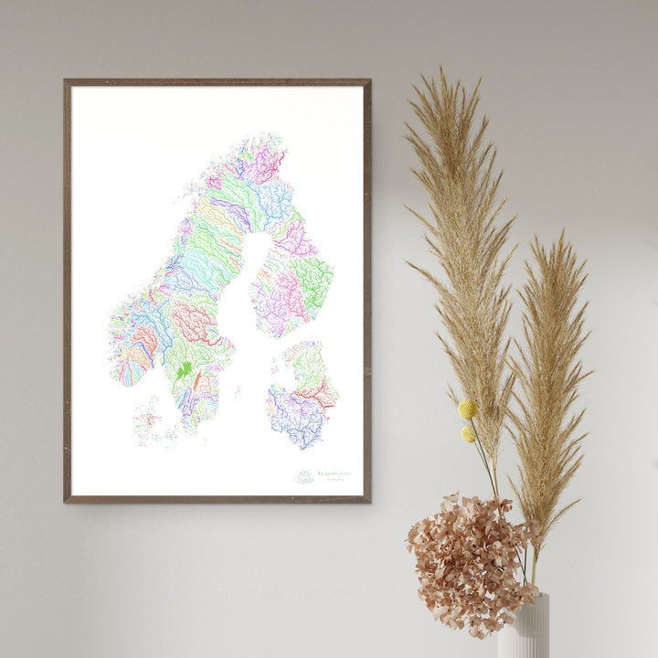 Scandinavie - Carte des bassins fluviaux, arc-en-ciel sur blanc - Fine Art Print