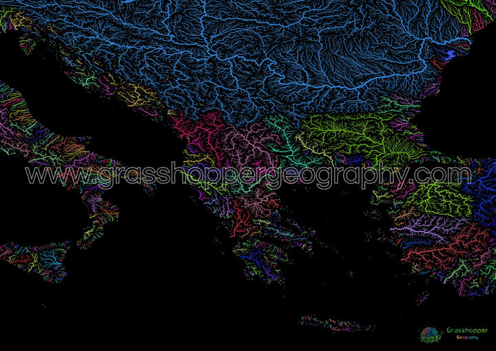 Les Balkans - Carte des bassins fluviaux, arc-en-ciel sur noir - Fine Art Print