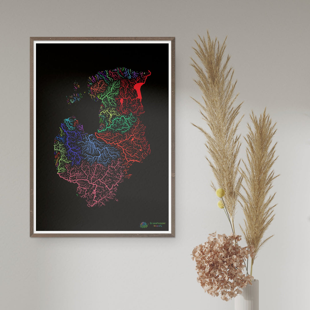 Los Estados bálticos - Mapa de la cuenca fluvial, arco iris sobre negro - Impresión de bellas artes