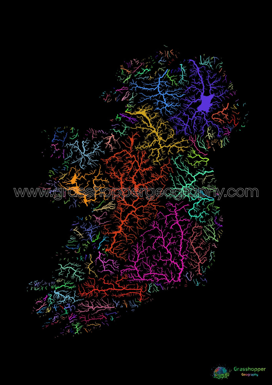 L'île d'Irlande - Carte des bassins fluviaux, arc-en-ciel sur noir - Fine Art Print